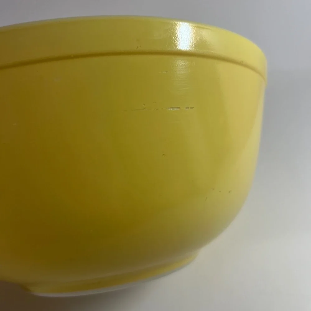 Vintage Pyrex 2.5qt Yellow Bowl #35 Made in USA 403